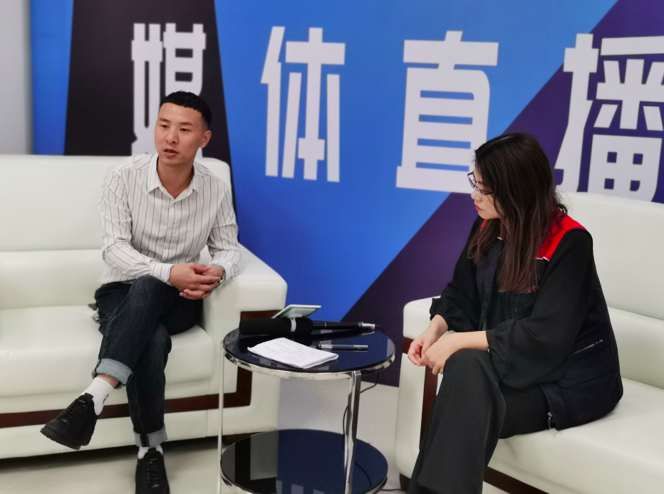 诺莱斯克品牌创始人胡亮接受涂饰商情客户总监周秀琼访问
